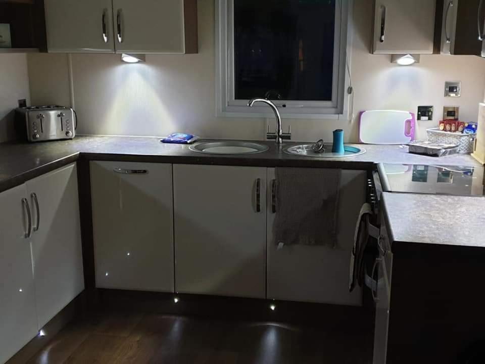 Privately Owned Stunning Caravan Seawick Holiday Park St Osyth Jaywick Sands ภายนอก รูปภาพ