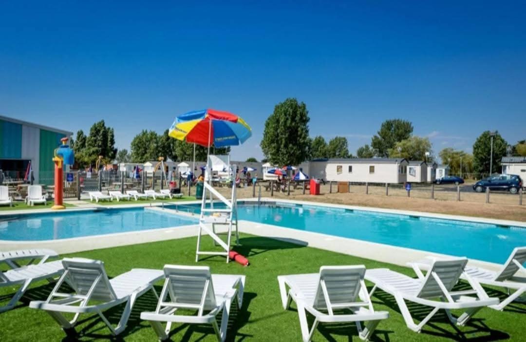Privately Owned Stunning Caravan Seawick Holiday Park St Osyth Jaywick Sands ภายนอก รูปภาพ